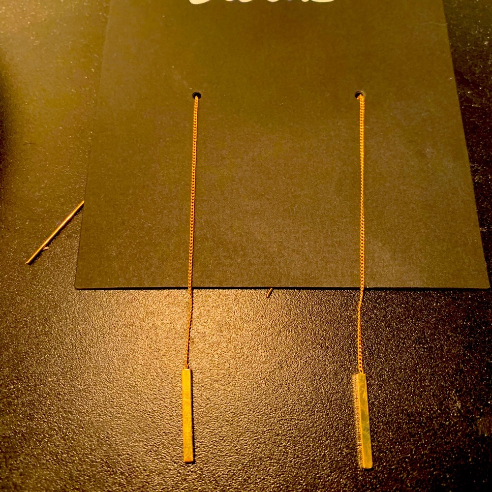 Dangle gold earrings